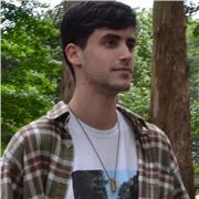 Estudiante de filología da clases de lengua, lingua o inglés